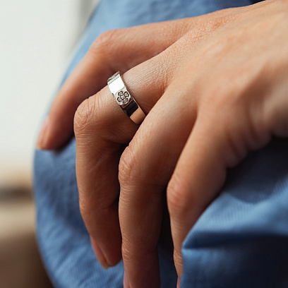 Каблучка "Конюшина" в білому золоті (фіаніти) к08441 №4