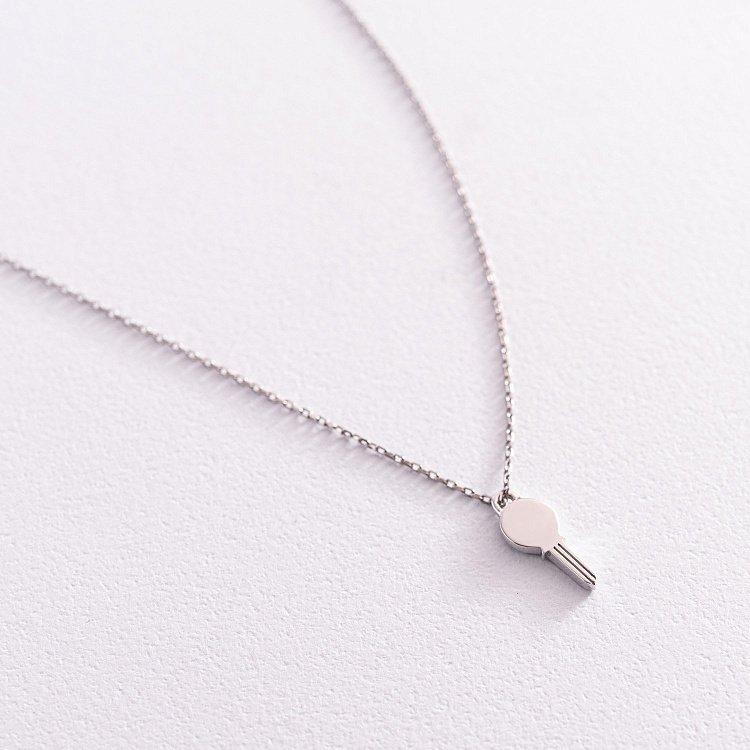Колье "Ключик" в белом золоте кол02120 от ювелирного магазина Оникс