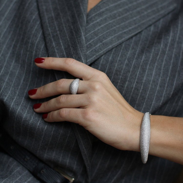 Золотое кольцо с фианитами к04027 от ювелирного магазина Оникс - 1