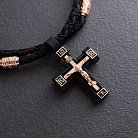 Мужской православный крест на шнуре из эбенового дерева и золота кол02523 от ювелирного магазина Оникс