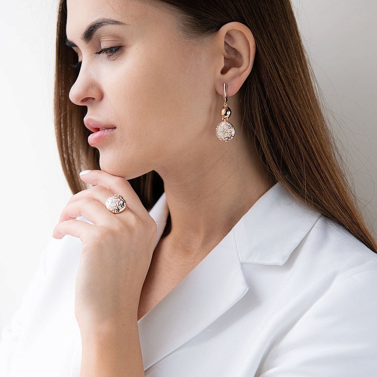 Ексклюзивна золота каблучка з емаллю к05654 - 1 Ексклюзивна золота каблучка з емаллю к05654 від ювелірного магазину Онікс - 1