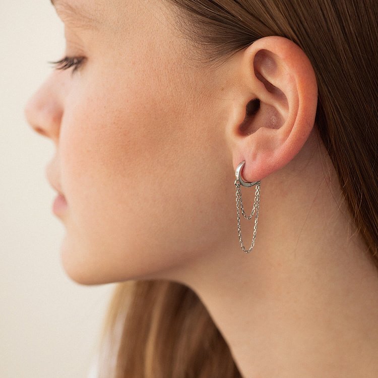 Серебряные серьги - кольца с цепочками 7072 от ювелирного магазина Оникс - 5