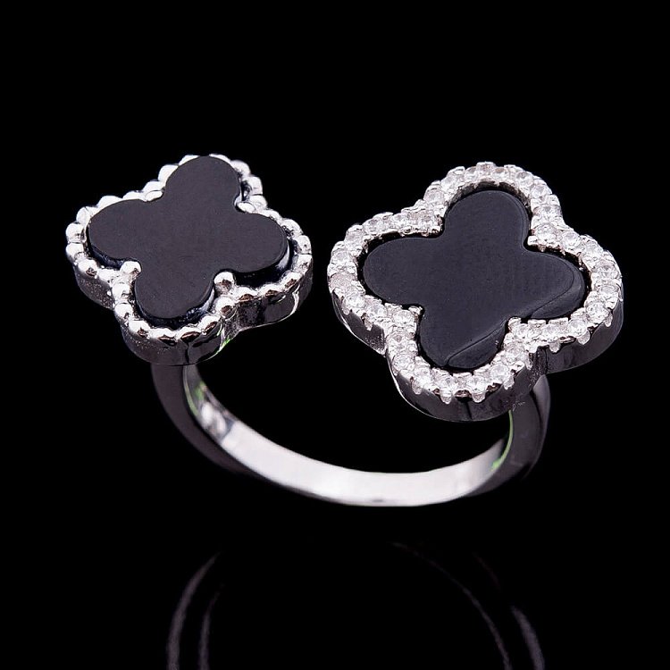 Срібний перстень "Конюшина" з оніксом і фіанітами 111747 від ювелірного магазину Онікс - 3