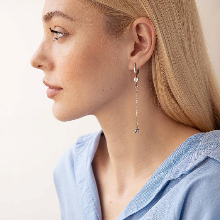 Серебряные серьги "Сердечки" с цепочками 123207 от ювелирного магазина Оникс - 1