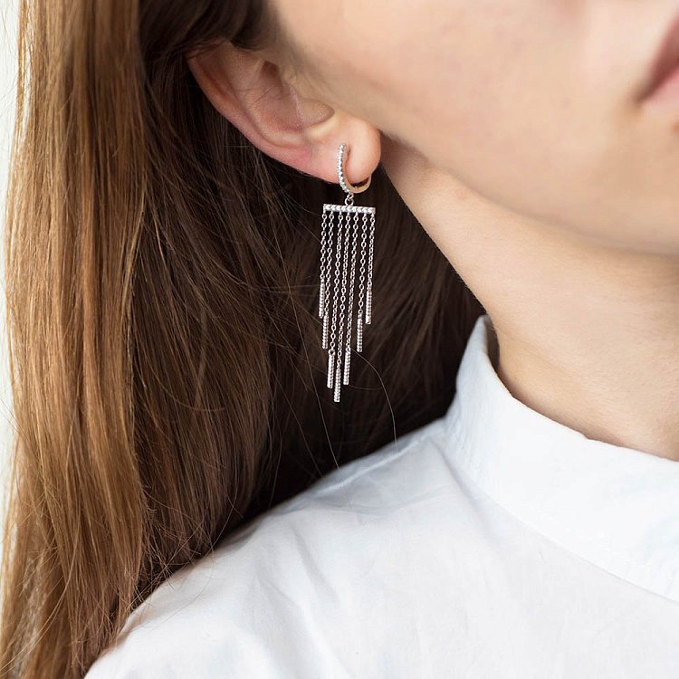 Серебряные серьги с фианитами 121820 от ювелирного магазина Оникс