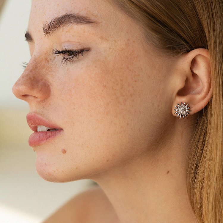 Серьги - пусеты "Подсолнухи" в белом золоте с08672 от ювелирного магазина Оникс - 3