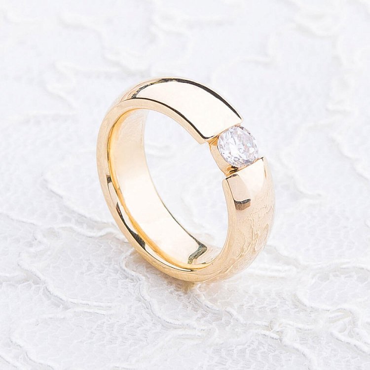 Обручальное кольцо обр000131 от ювелирного магазина Оникс