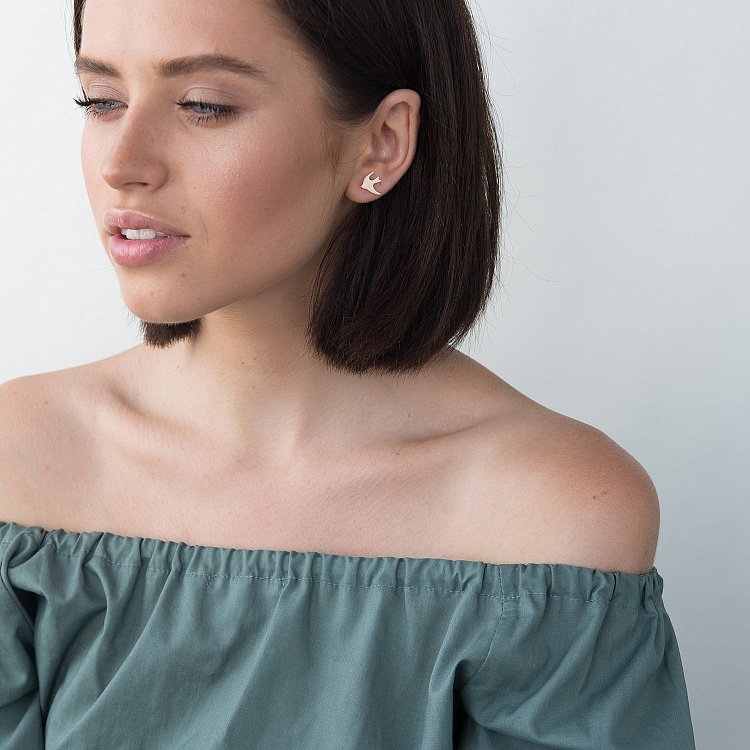 Золоті сережки-пусети "Ластівка" с06295 від ювелірного магазину Онікс - 1