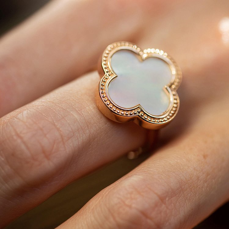 Кольцо "Клевер" в красном золоте (перламутр) к07986 от ювелирного магазина Оникс - 5