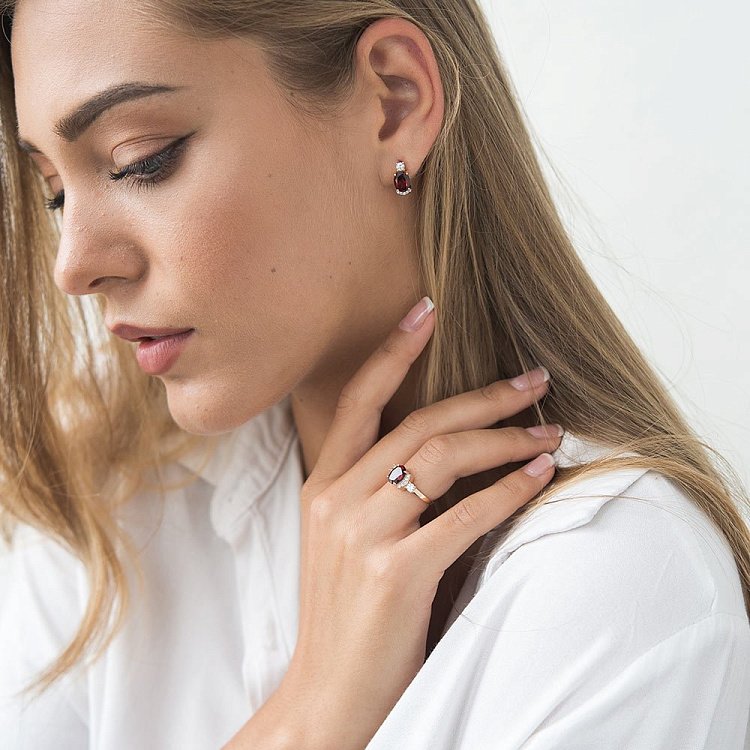 Золотые серьги с пиропом и фианитами с04689 от ювелирного магазина Оникс - 5