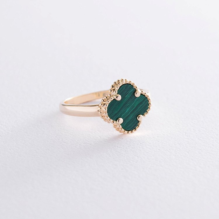 Кольцо "Клевер" в желтом золоте (малахит) к05671 от ювелирного магазина Оникс