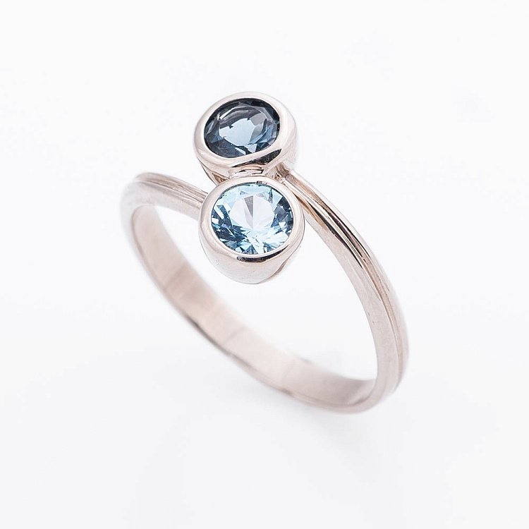 Золотое кольцо с топазами 02-1323.0.2224 от ювелирного магазина Оникс - 1