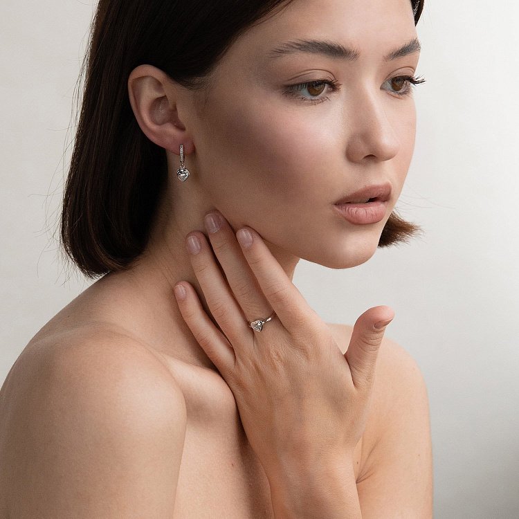 Срібні сережки "Сердечка" з фіанітами 123081 від ювелірного магазину Онікс - 1