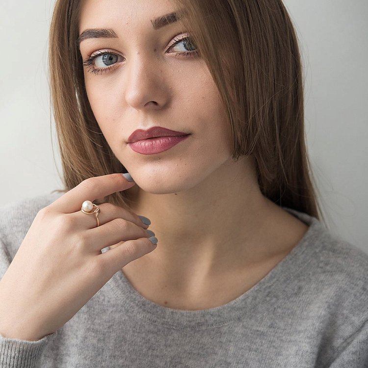 Золотое кольцо с культ. пресн. жемчугом и фианитами к02283 от ювелирного магазина Оникс - 3