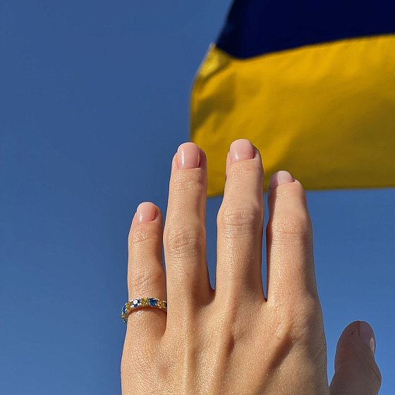 Срібна каблучка з доріжкою блакитного і жовтого каміння 112664 №2