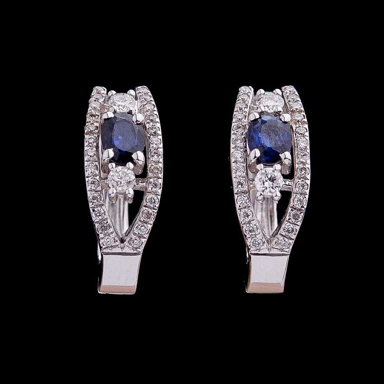 Золотые серьги с синими сапфирами и бриллиантами C01021E - 1 Золотые серьги с синими сапфирами и бриллиантами C01021E от ювелирного магазина Оникс - 1
