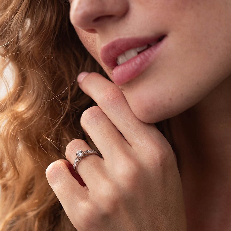 Помолвочное серебряное кольцо с фианитами 591 от ювелирного магазина Оникс - 3