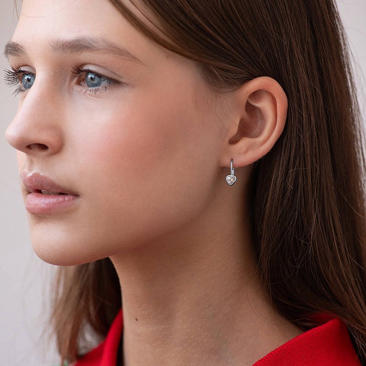 Детские золотые серьги "Сердечки" с фианитами с08321 от ювелирного магазина Оникс - 1