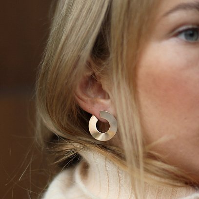 Золотые серьги-пусеты Головокружение (блестящие) с06465 №6