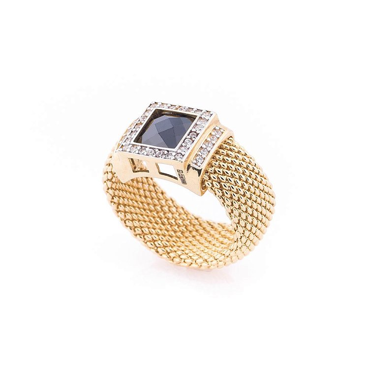 Эксклюзивное золотое кольцо с фианитами к03624 Эксклюзивное золотое кольцо с фианитами к03624 от ювелирного магазина Оникс