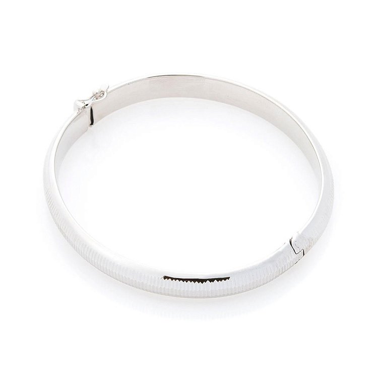 Жесткий браслет из белого золота б00894 от ювелирного магазина Оникс