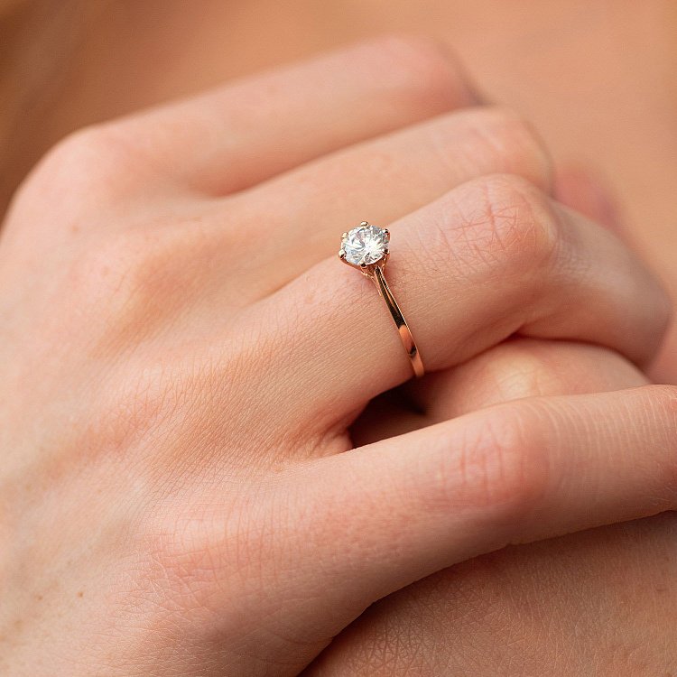 Помолвочное золотое кольцо с фианитом к08060 от ювелирного магазина Оникс - 3