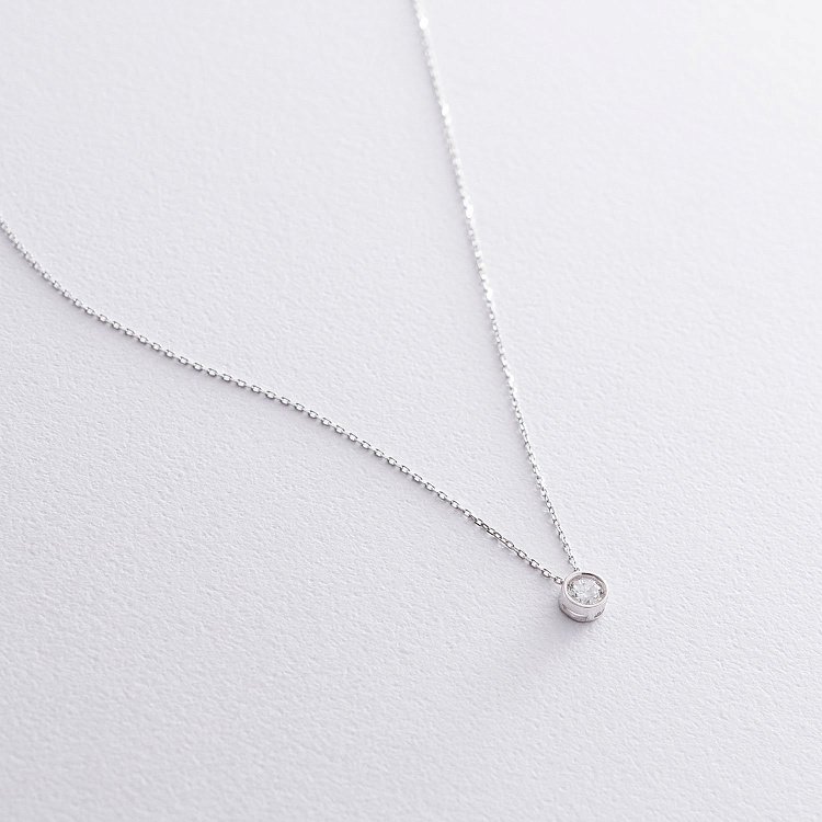 Серебряное колье с фианитом 181020 от ювелирного магазина Оникс