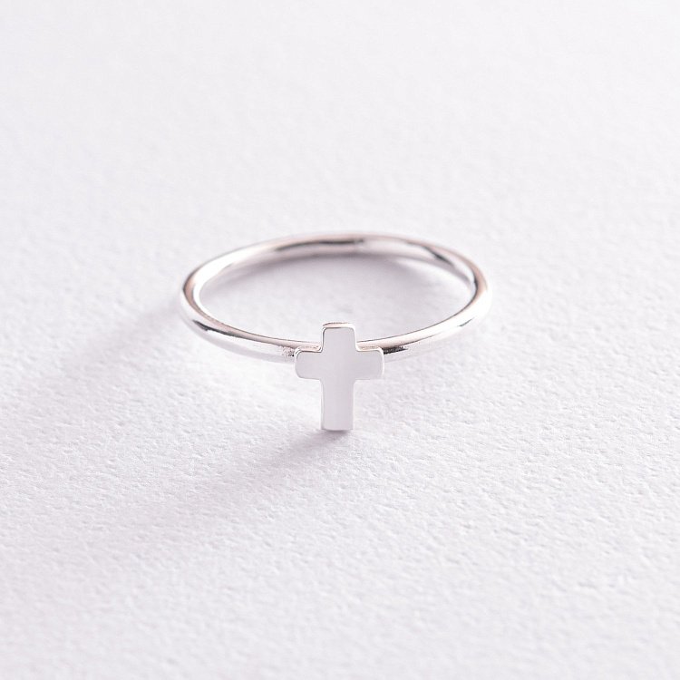 Серебряное кольцо с крестиком 112646 от ювелирного магазина Оникс