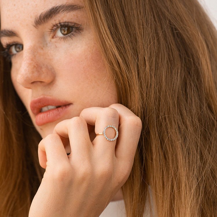 Кольцо "Круговорот" в красном золоте (фианиты) к08150 от ювелирного магазина Оникс - 1