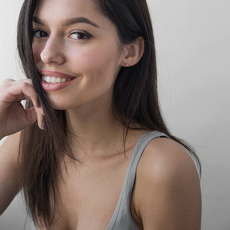 Золотые серьги-гвоздики с бриллиантами е0686б от ювелирного магазина Оникс - 3