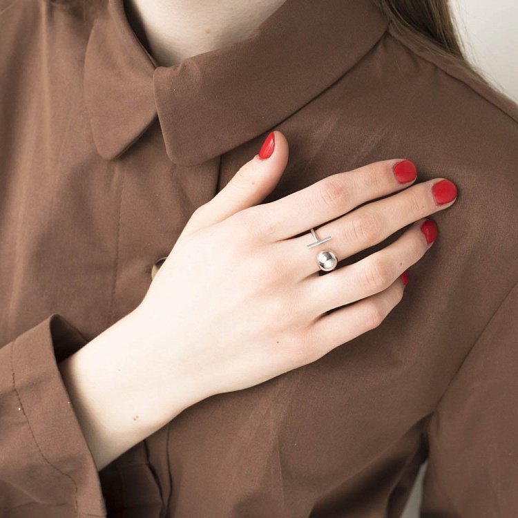 Серебряное кольцо без камней 112145 от ювелирного магазина Оникс - 1