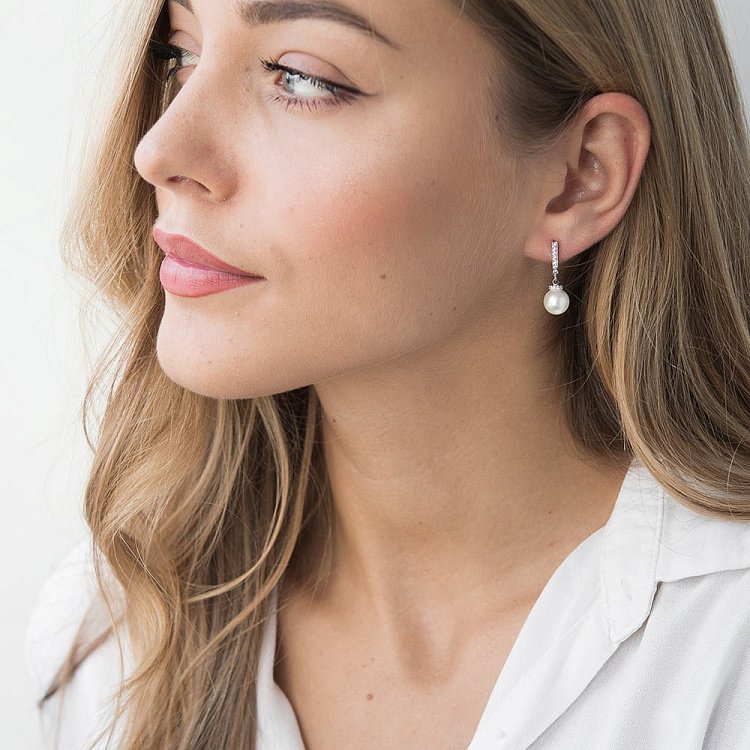 Золотые серьги с культ. пресн. жемчугом и фианитами с05699 от ювелирного магазина Оникс - 2