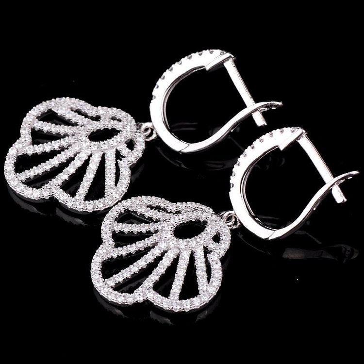 Серебряные серьги с фианитами (родий) 121408 от ювелирного магазина Оникс