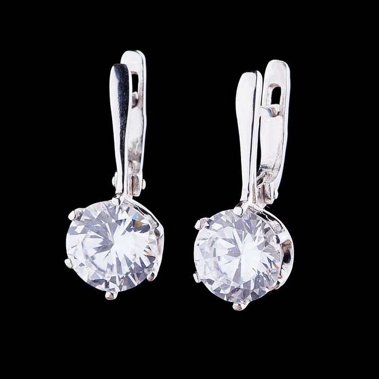 Серебряные серьги с фианитами 121872 от ювелирного магазина Оникс