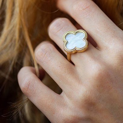 Кольцо "Клевер" в желтом золоте (перламутр) к07985