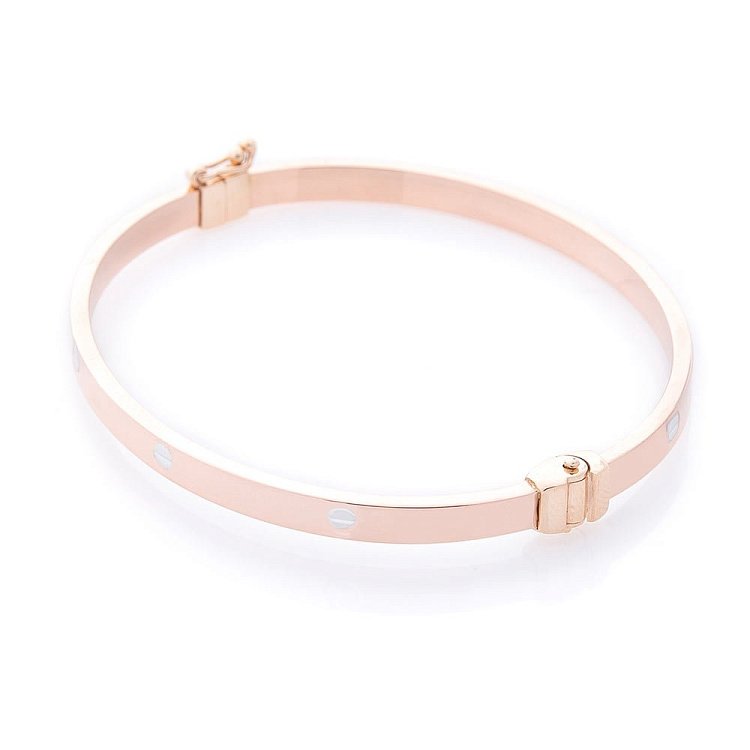 Золотой жесткий браслет б03924 от ювелирного магазина Оникс