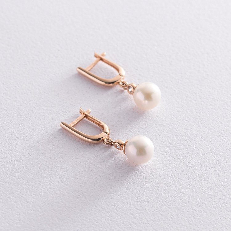 Золотые серьги с культ. пресн. жемчугом и фианитами с06562 от ювелирного магазина Оникс