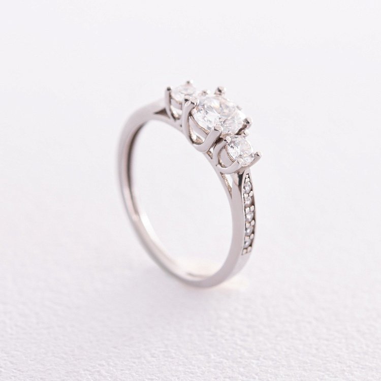 Срібна каблучка з фіанітами 683 від ювелірного магазину Онікс