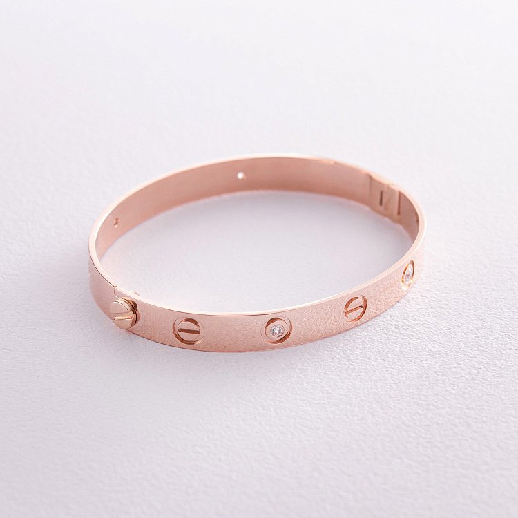 Жесткий браслет "Love" с фианитами (красное золото) б05176 от ювелирного магазина Оникс - 1