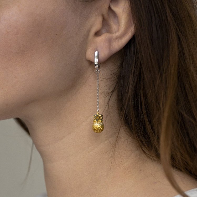 Срібні сережки "Ананасик" з фіанітами 122087 від ювелірного магазину Онікс - 3