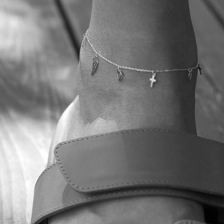 Браслет "Сердечки та хрестики" на ногу (біле золото) б04836 від ювелірного магазину Онікс - 5