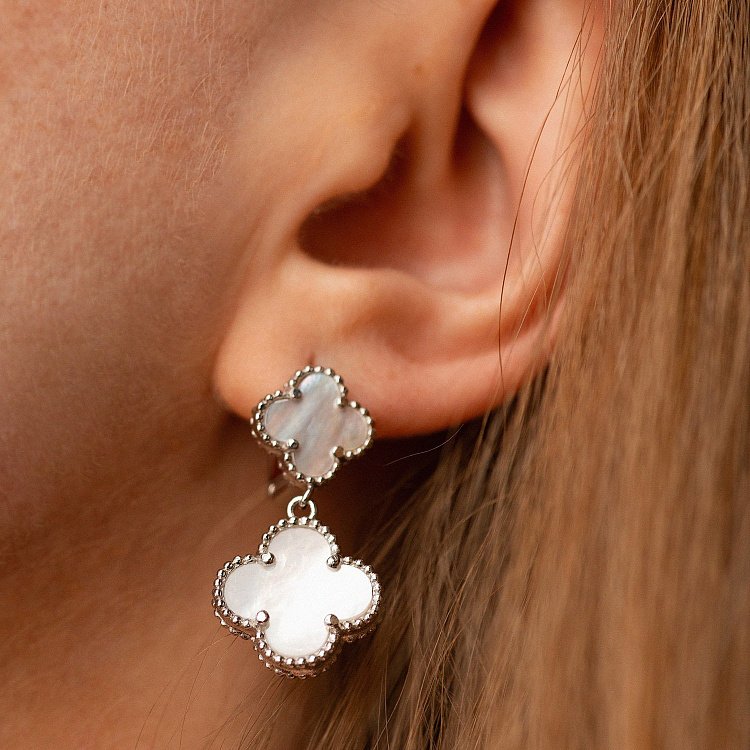 Серебряные серьги "Клевера" (перламутр) 123379 от ювелирного магазина Оникс - 3