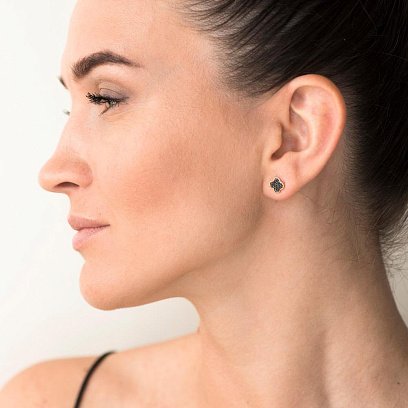 Золотые серьги-пусеты "Клевер" с черными фианитами с05620 №4