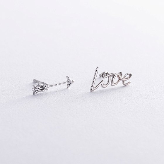 Серьги - пусеты "Love" в белом золоте с07673