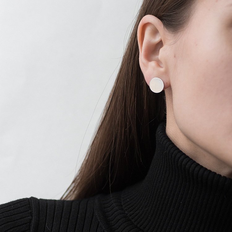 Золотые серьги-пусеты "Кружочки" с06607 от ювелирного магазина Оникс - 4