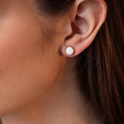 Золотые серьги-пусеты "Сияние" (синт. опал) 8 мм с06181 №4