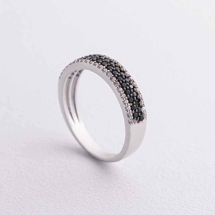 Серебряное кольцо с черными и белыми фианитами 1110/1р-cz от ювелирного магазина Оникс