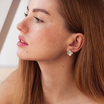 Серебряные серьги "Клевер" (перламутр) 123365 №2