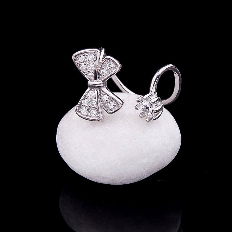 Серебряная серьга-каффа "Бабочка" с фианитами 121708 от ювелирного магазина Оникс - 1