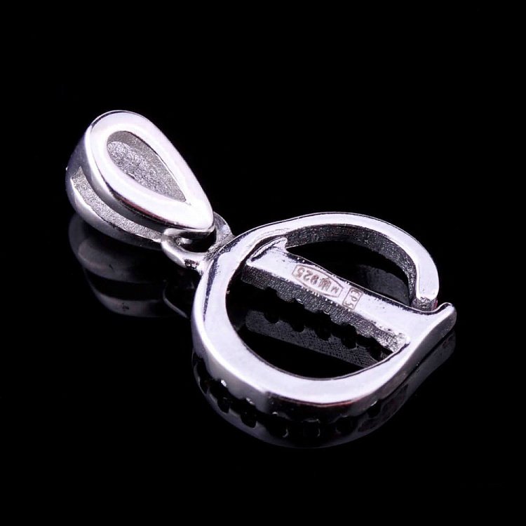 Серебряная подвеска буква "Д" (фианиты) 131991 D от ювелирного магазина Оникс - 1